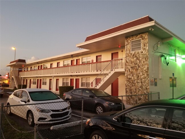 Foto del edificio - 5165 W Flagler St