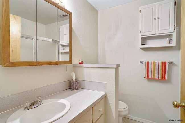 Foto del edificio - 2325 NW Hazel Ave