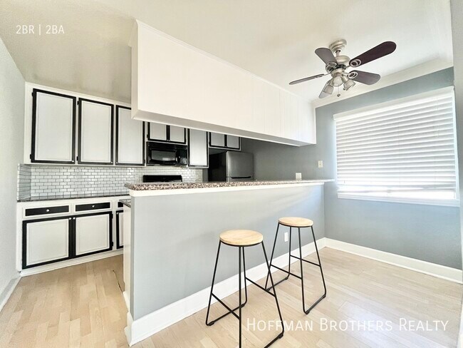 Foto del edificio - 7045 Woodley Ave