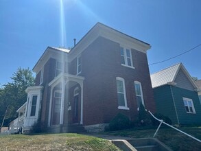 Building Photo - 1326 Oak St