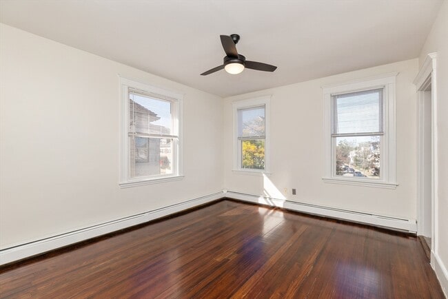 Building Photo - 293 Main St