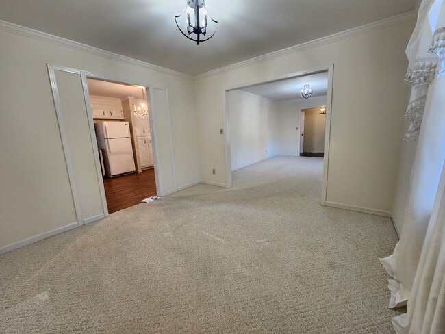 Building Photo - 111 Walnut Ln