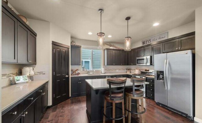 Building Photo - Tehaleh Welcomes You Home to This 5 Bed Be...