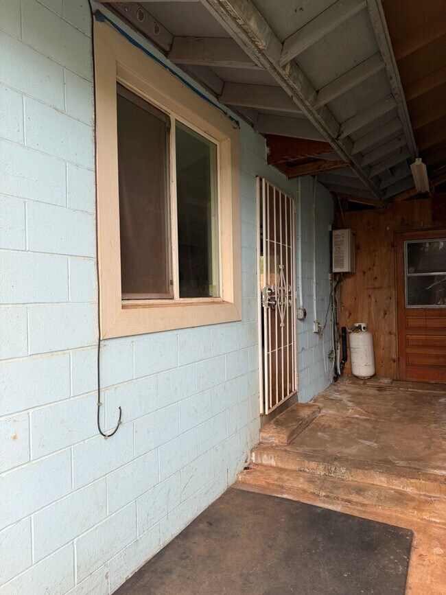 Building Photo - 36 Kupono St