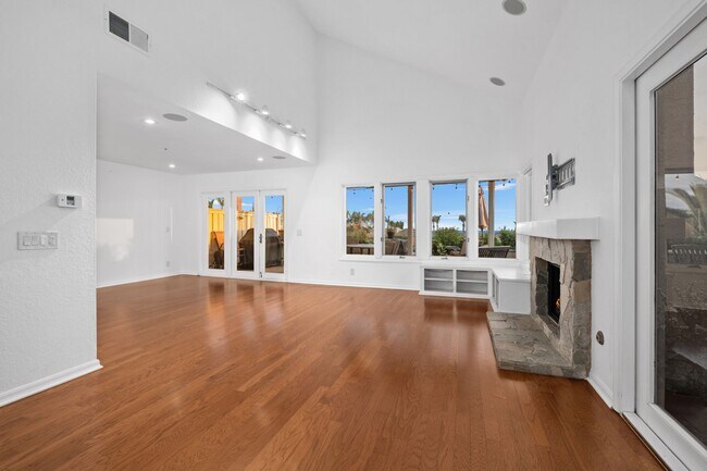 Building Photo - Spacious Home with Ocean Views!