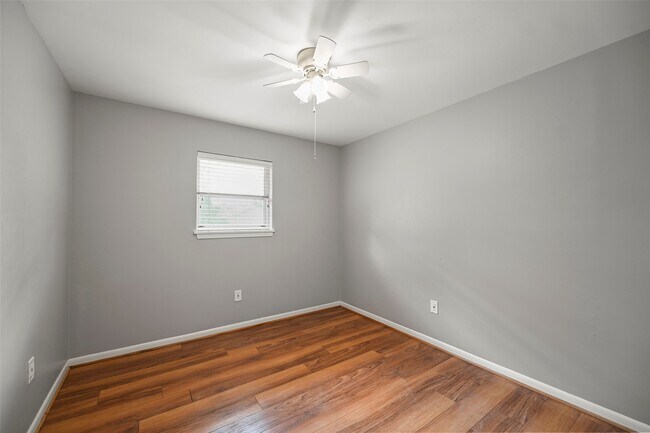 Building Photo - 209 Moss Hill Ln