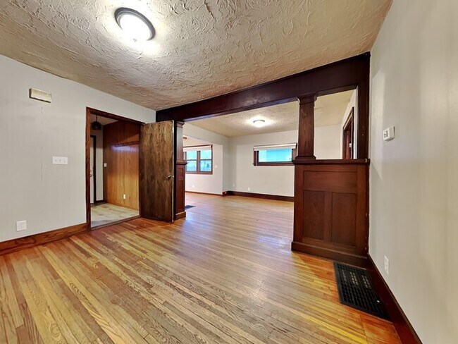 Foto del edificio - WINTER SPECIAL!! 1 bedroom, 1 bathroom Hou...