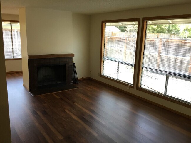 Foto del edificio - 2 Bedroom, 1 Bath Home in Cal Young Neighborhood