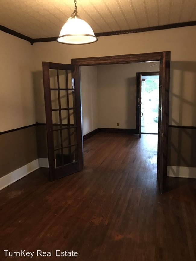 Building Photo - 2 br, 1 bath House - 620 S Weller