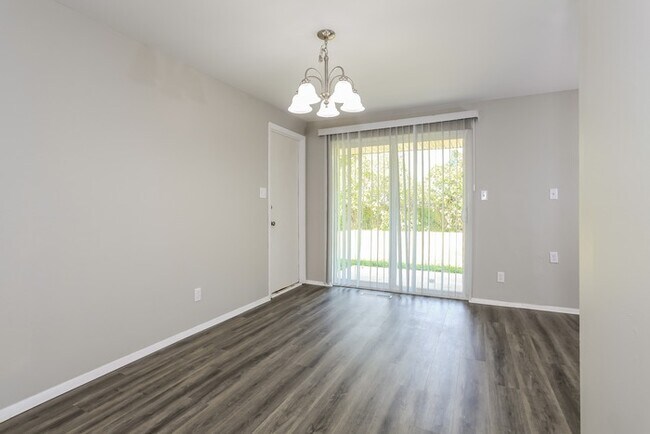 Foto del edificio - 864 Tivoli Ln