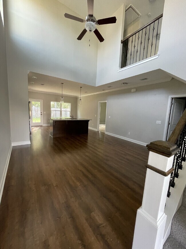 Building Photo - Home For Rent