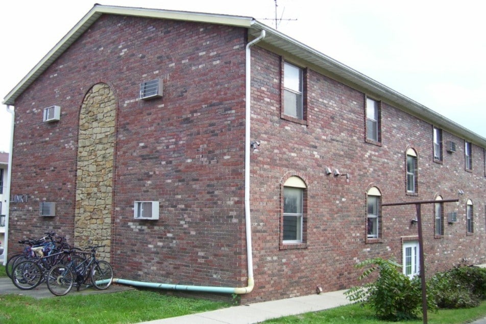 Building Photo - 406 E 11th St