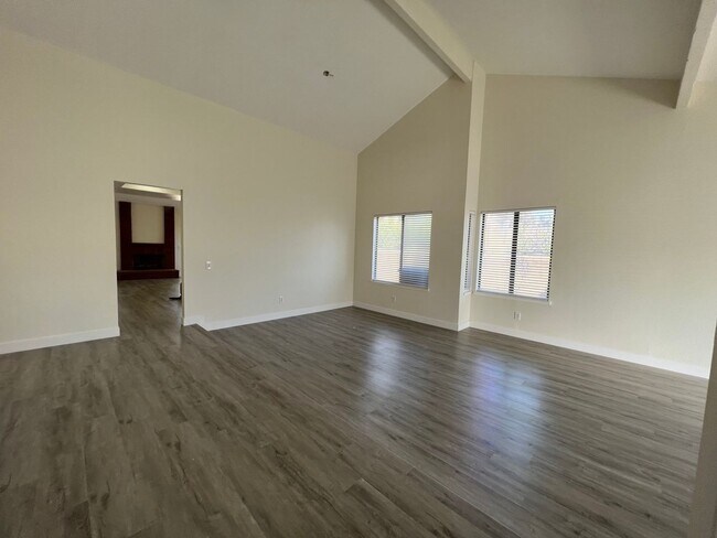 Foto del edificio - Beautiful: 3 Bedroom 2 Bath Single Family ...