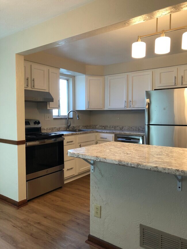Kitchen - 687 North Ave