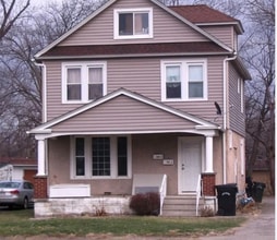 Building Photo - 283 Abbe Rd N