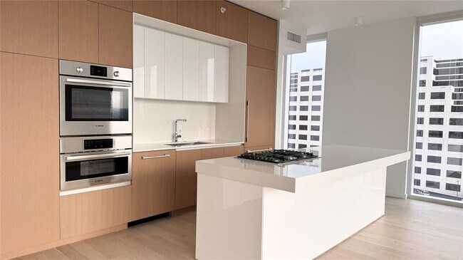 Foto del edificio - 313 W 17th St