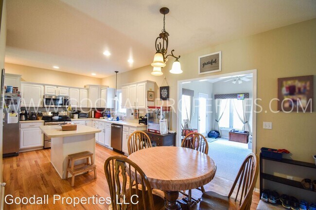 Building Photo - 3 br, 2.5 bath House - 7873 Dakota Circle