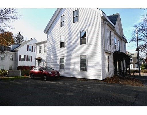 Primary Photo - 452 Main St