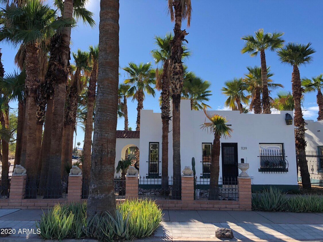 Foto principal - 1139 E Palm Ln