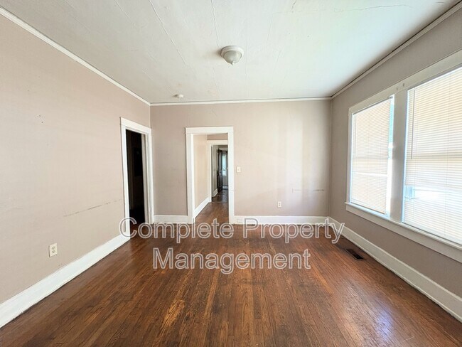 Building Photo - 1313 4th Terrace W