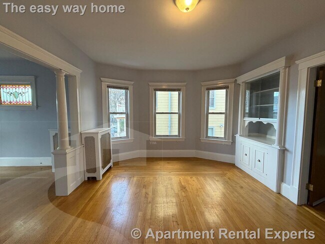 Building Photo - 127 Walnut St