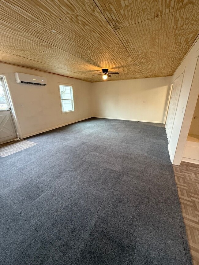 Building Photo - Bauer - 208 (RM,MR)