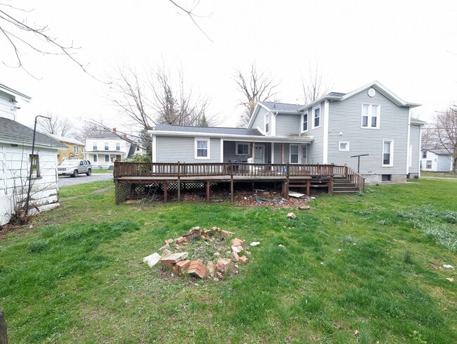 Large Back Deck/Covered Porch - 6 Green St