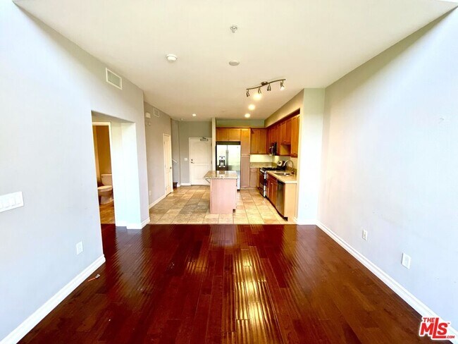 Foto del edificio - 629 Traction Ave