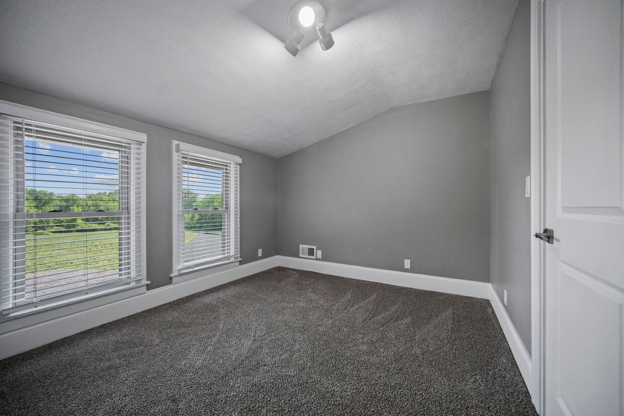 Primary Photo - 2 bedroom 1 bath