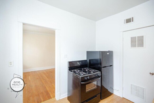 Foto del edificio - Marquette Park Apartment!