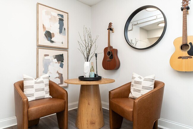 Comedor con suelo de imitación madera. - Vetra 500 Fifth