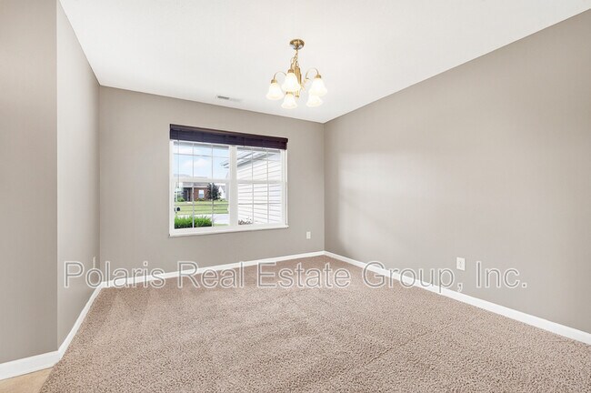 Foto del edificio - 872 Cherry Tree Ln