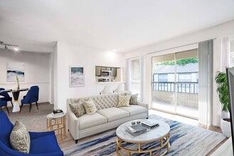 Building Photo - Hunters Glen