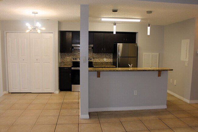 Foto del edificio - Lovely Condo for rent