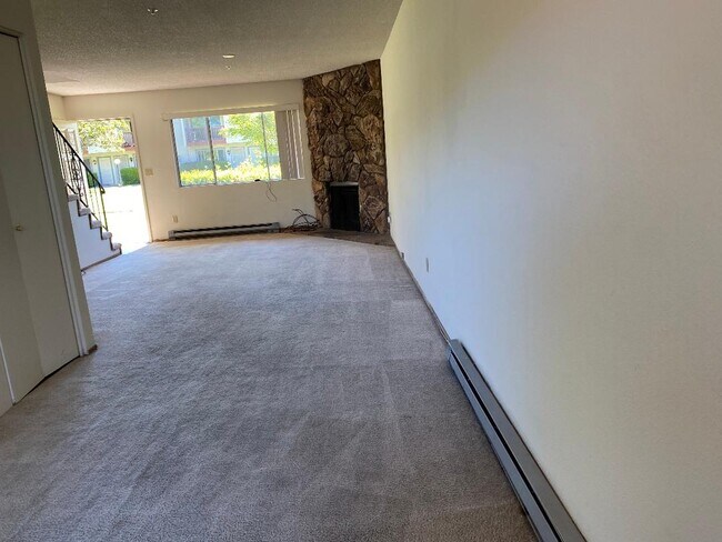 Living Room - 1032 Eleanor Ave