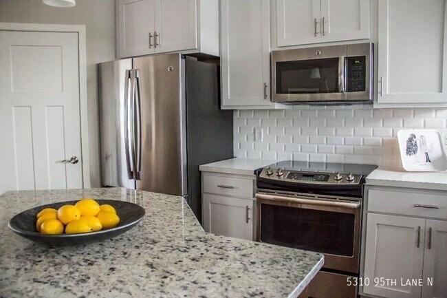 Foto del edificio - 5310 95th Ln N