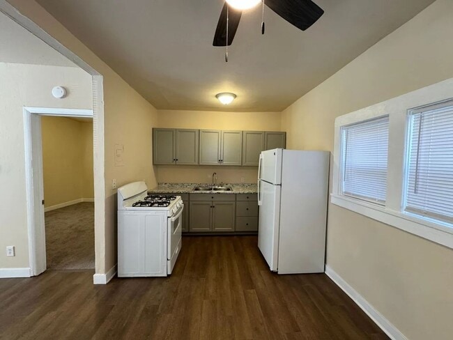 Photo - 910 Sahwatch St Apartment