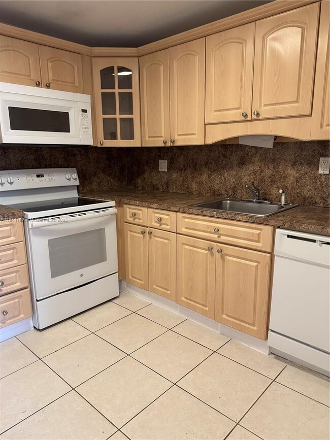 Foto del edificio - 2935 NE 163rd St