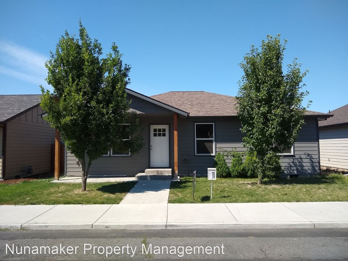 Primary Photo - 3 br, 2 bath House - 1431 E. 12th Street