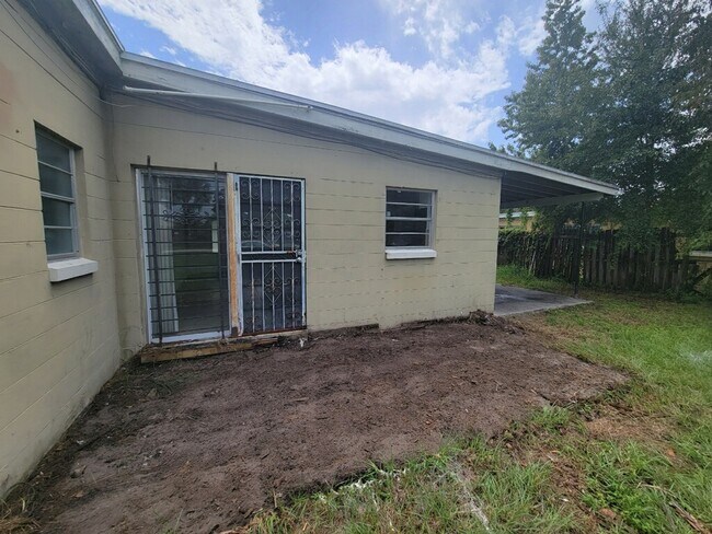 Foto del edificio - 4505 Lake Lawne Ave