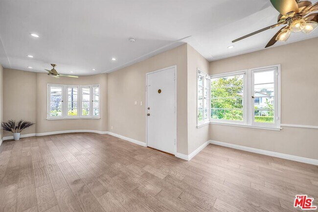 Foto del edificio - 1546 S Holt Ave