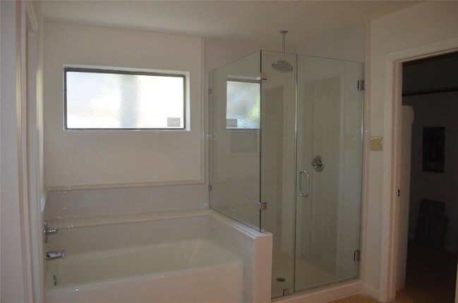 Building Photo - 3746 Wildwood Ridge Dr
