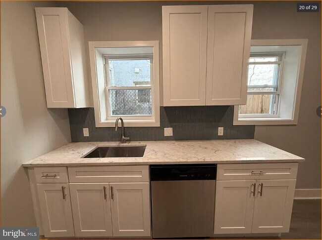 Foto del edificio - 1931 Montrose St