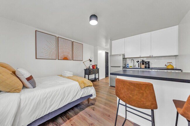 Building Photo - 640 4th St