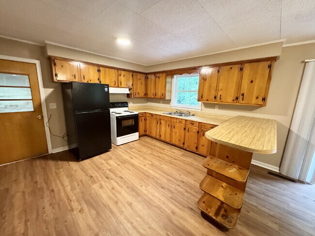 Foto del edificio - 3 bedroom, 1.5 bathroom single family home