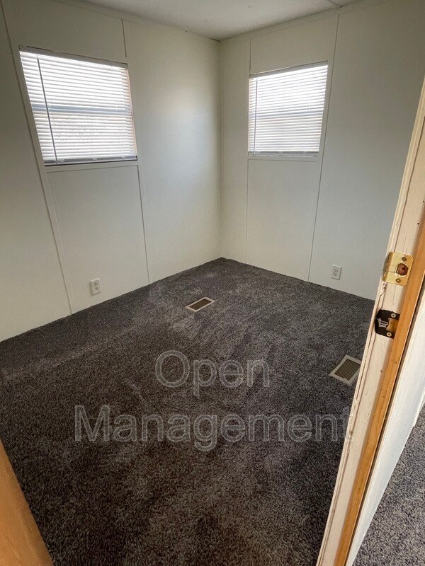 286 Kathy Cir, Jackson, MI 49202 Condo for Rent in Jackson, MI