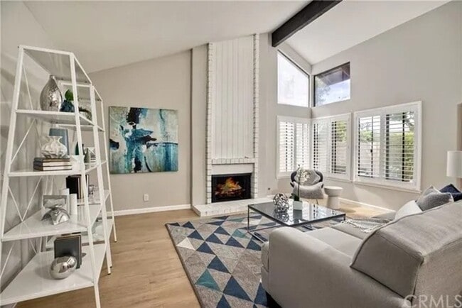 Building Photo - Two Bedroom, Two Bathroom Home for 12-mont...