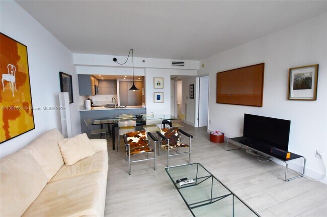Building Photo - 540 Brickell Key Dr