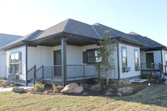 Building Photo - 1007 E Maple Ave