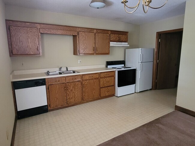 Kitchen - 55 Greenleaf Ct